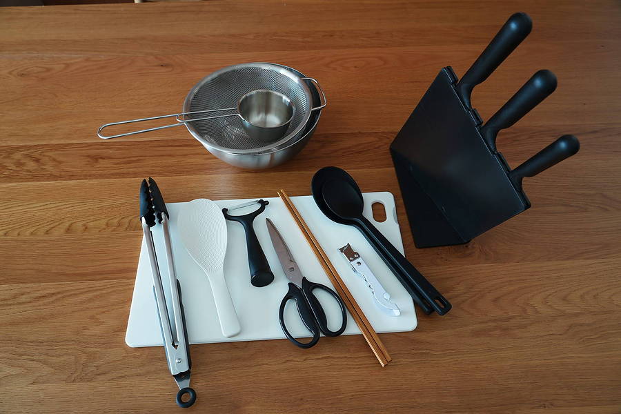包丁・まな板・ざる・ピーラー・菜箸などの調理器具一式